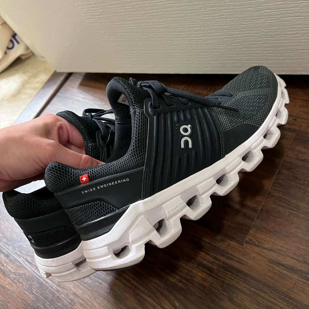CloudSwift Black Sneakers